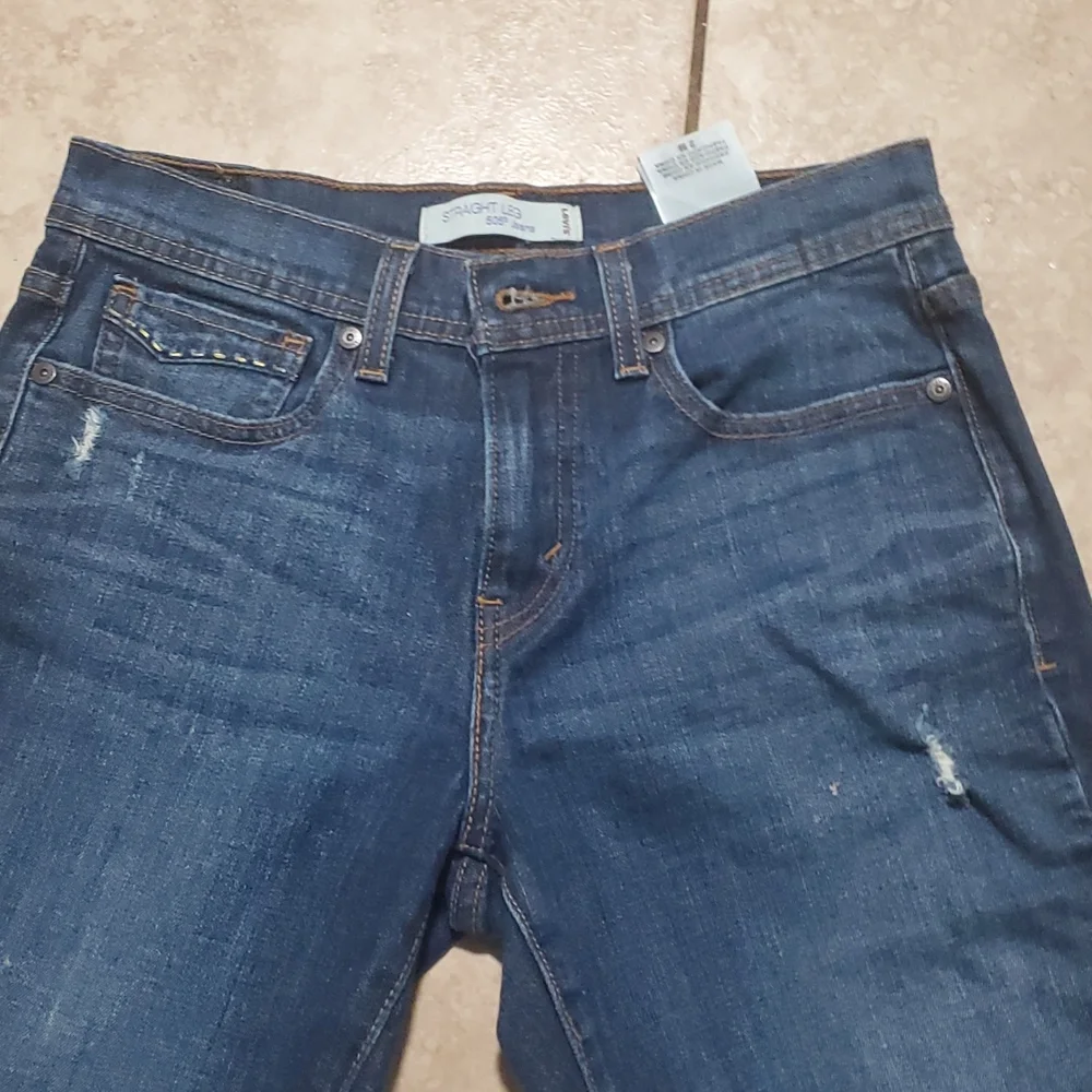 Levis - Picture 2 of 8